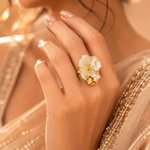 WHITE FLOWER RING